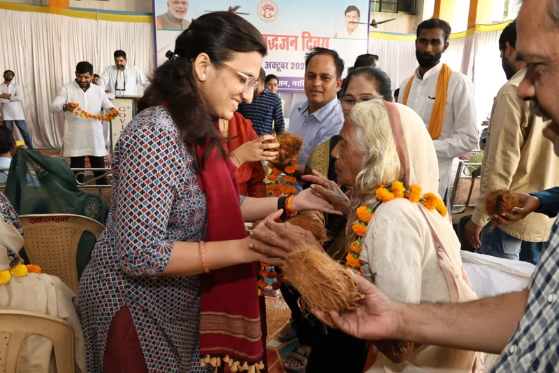 अंतर्राष्ट्रीय वृद्धजन दिवस पर अतिथियों ने किया वृद्धजनों का सम्मान